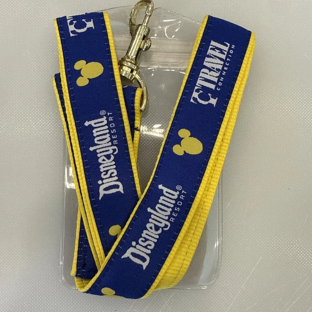 Disney Cast Exclusive 50th Anniversary Gold & Enamel Castle Pin And Lanyard New